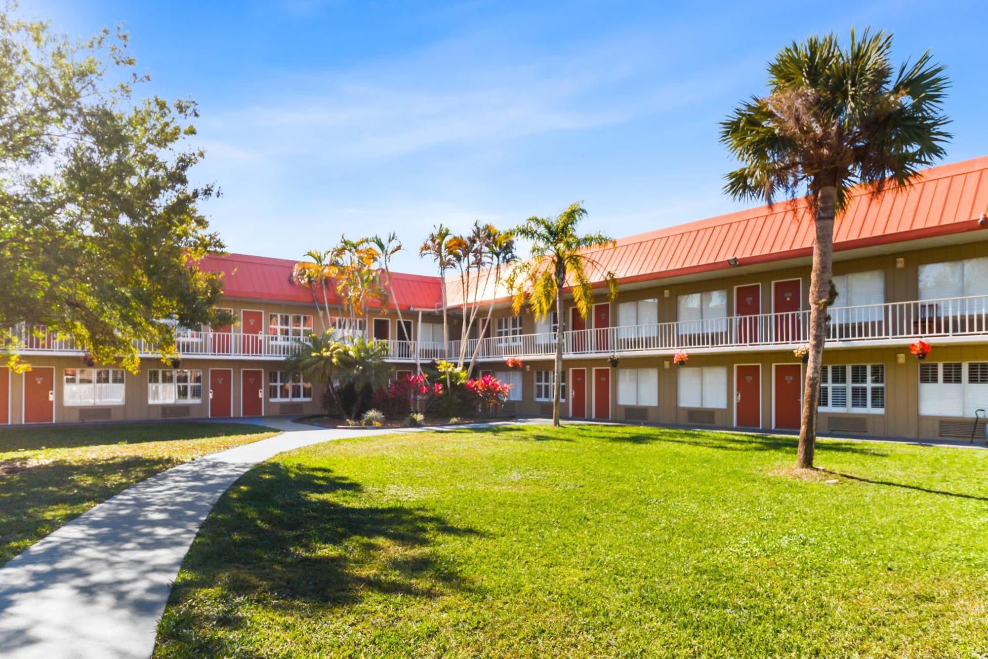 Vero Beach Inn & Suites Vero Beach I-95 (Adults Only) Екстериор снимка