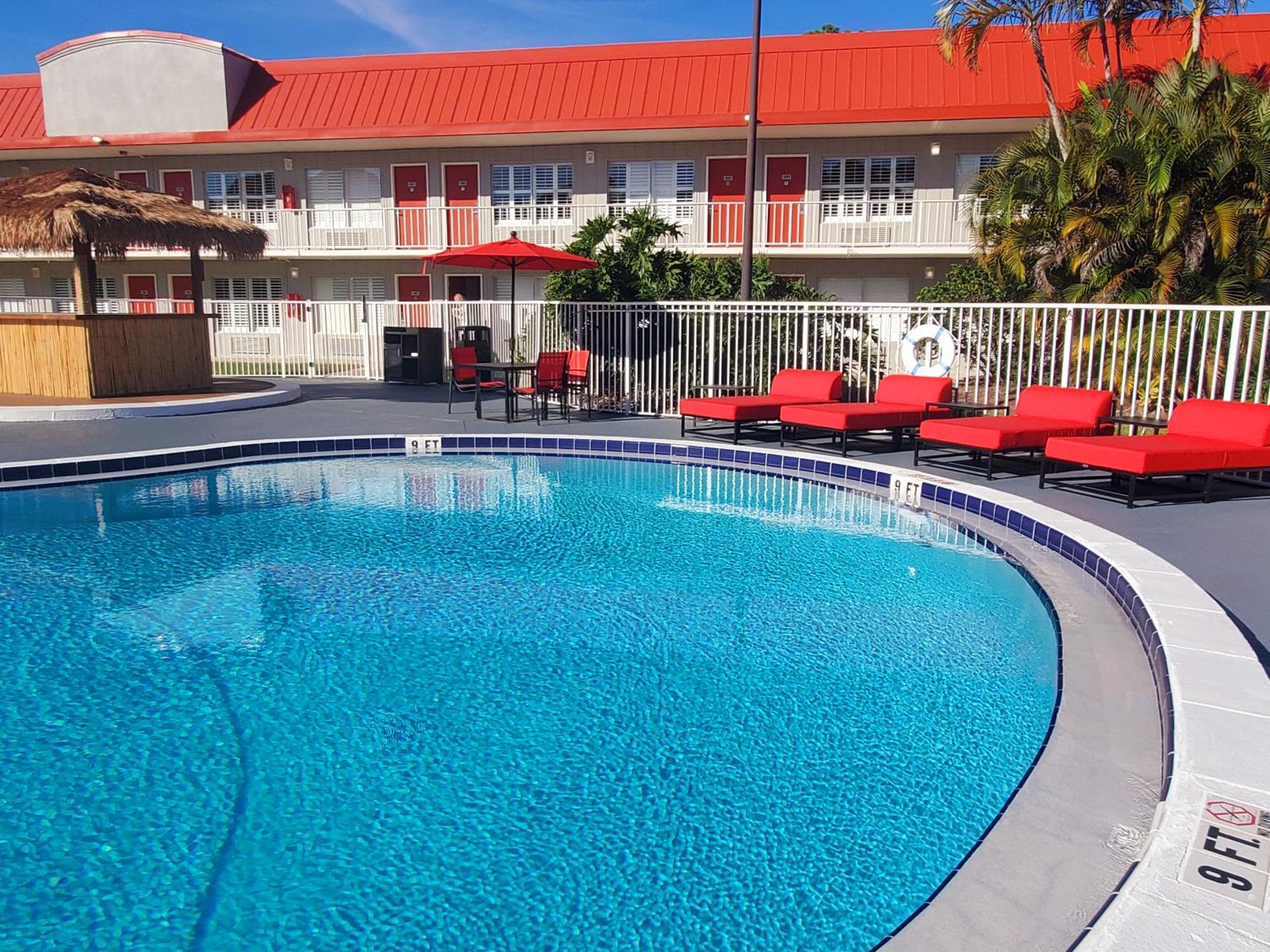 Vero Beach Inn & Suites Vero Beach I-95 (Adults Only) Екстериор снимка